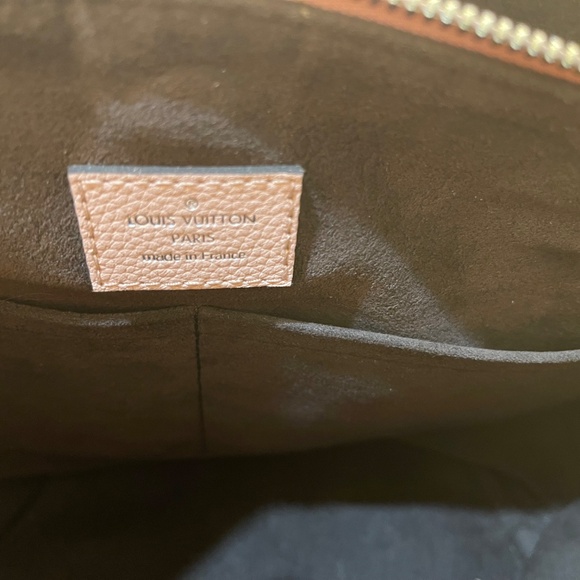 LOUIS VUITTON HAUMEA - Picture 10 of 12